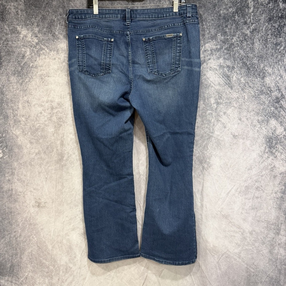 Jennifer Lopez Women's Wide Leg Bootcut Medium Wash Blue Jeans Size 16R Stretch
